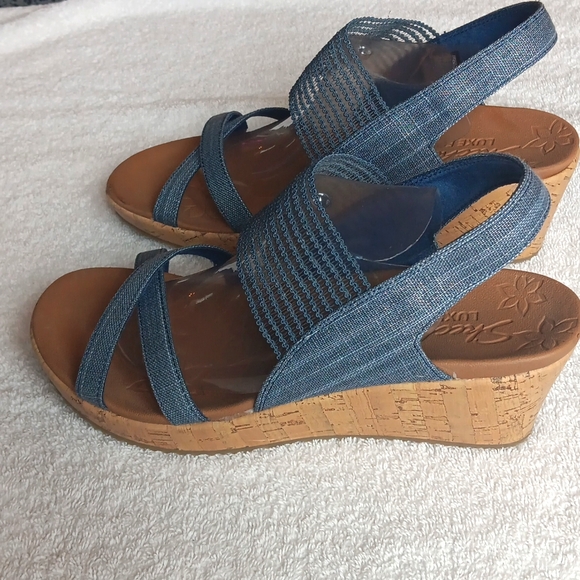 NWOT Skechers Beverlee High Tee Strappy Wedge Sandals - Picture 1 of 16